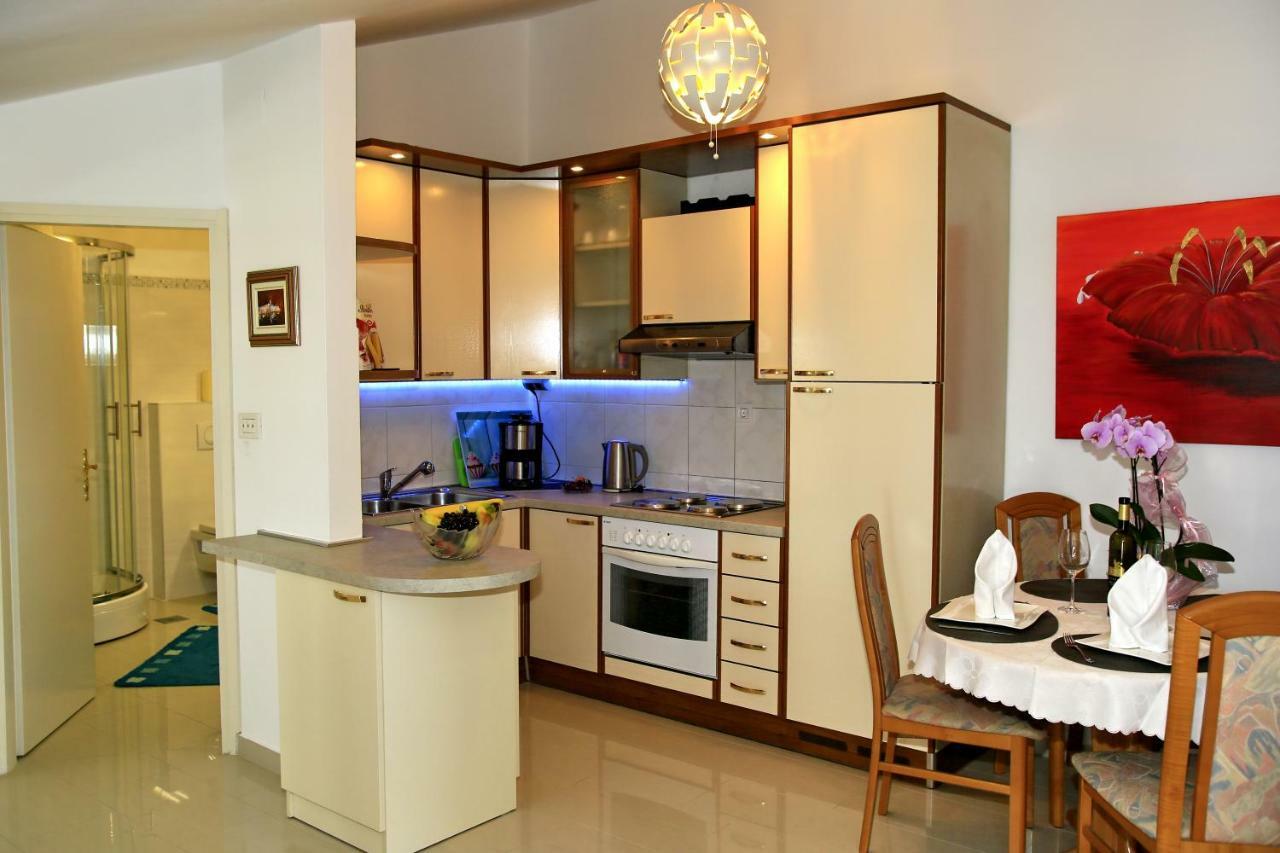 Apartment Panorama โปเรช ภายนอก รูปภาพ